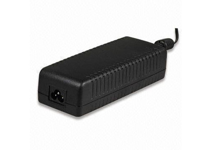 χαμηλή παρεμβολή Οικουμενική AC / DC Power Adapter