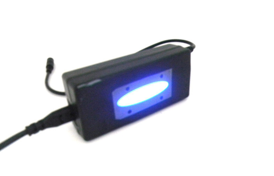 Καθολικός προσαρμοστής αυτόματο 5V 2.1A USB δύναμης lap-top του UK/των ΗΠΑ 90W με τις οδηγήσεις